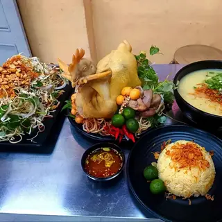 Hình ảnh Gà cúng chéo cánh tiên - cháo gà hạt sen đậu xanh - rau gỏi