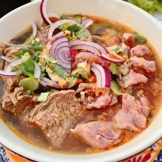 Hình ảnh Bún bò Huế bắp bò tái