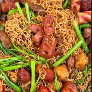 Hình ảnh Mỳ trộn muối ớt xúc xích cá viên