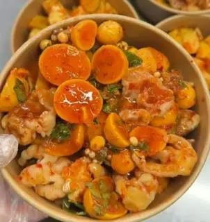 Hình ảnh Chân gà mix trứng non sốt Thái