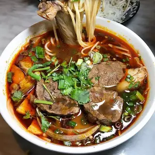 Hình ảnh Bún bò tái nạm