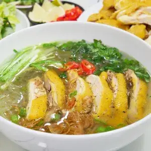 Hình ảnh Phở gà đùi
