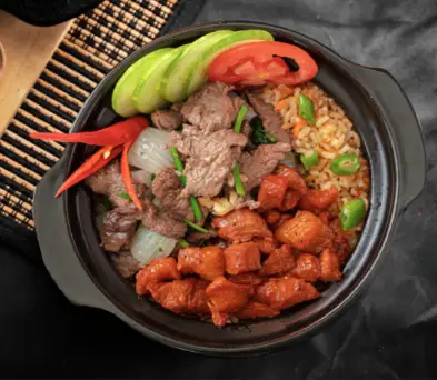 Hình ảnh Cơm rang thố bò xào - xá xíu