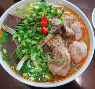 Hình ảnh Canh bún 2 cục giò nạc