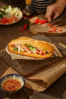 Hình ảnh BÁNH MÌ CHẢ THỊT