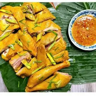 Hình ảnh Gà ủ muối nguyên con - không chân đầu