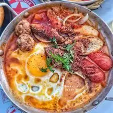 Hình ảnh Bánh mì chảo đầy đủ