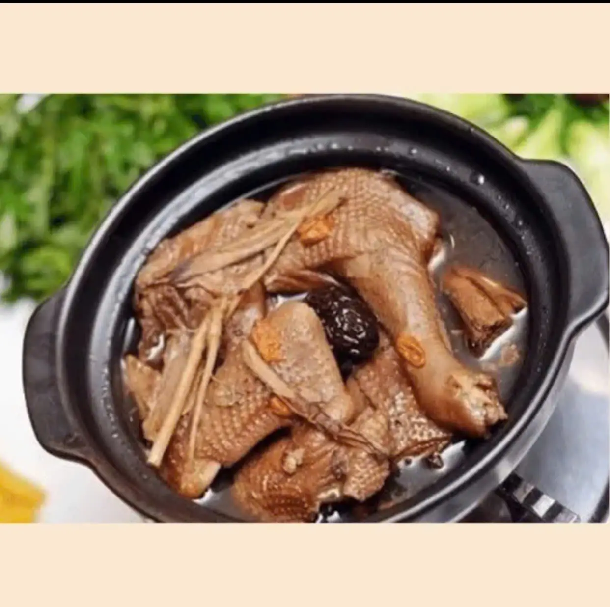 Hình ảnh Gà ác tần thuốc bắc