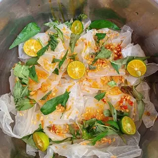 Hình ảnh Bánh tráng phơi sương trộn muối nhuyễn
