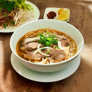 Hình ảnh Bún bò tái nạm