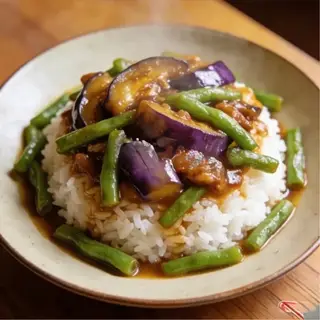 Hình ảnh Cơm cà tím om đậu que - 茄子烧豆角盖浇饭