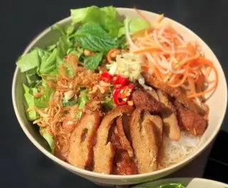 Hình ảnh Bún trộn nem lụi