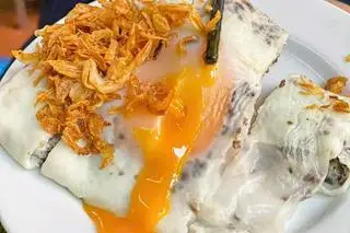 Hình ảnh Bánh cuốn trứng tái 
