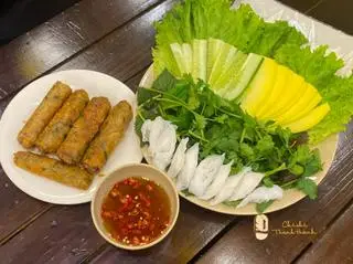 Hình ảnh Ram Cuốn Giòn Rụm - Ram Rán Giòn Cuốn Cùng Bánh Phở Và Rau Sống - Ram Hà Tĩnh - Huyền Trang Quán