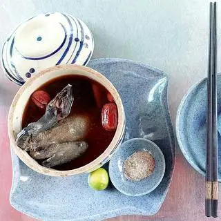 Hình ảnh Gà ác tiềm thuốc Bắc