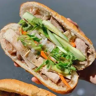 Hình ảnh Bánh mì đầy đủ