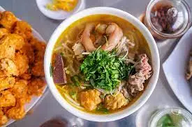 Hình ảnh Bún bò Huế chả cua