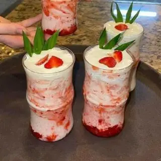 Hình ảnh Sữa chua dâu
