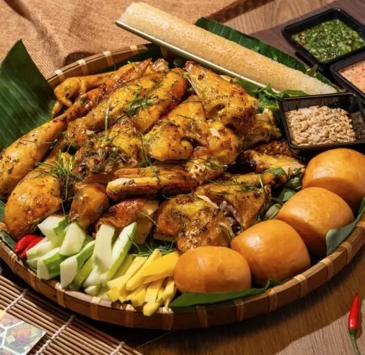Hình ảnh COMBO 1 ( GÀ+ 4 BÁNH BAO. 1 CÂY CƠM LAM)