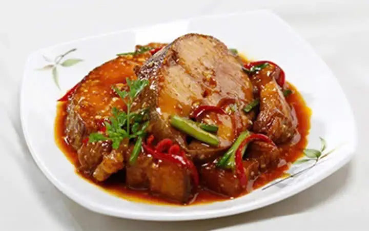 Hình ảnh CƠM CÁ NGỪ RIM MẮM TỎI