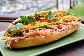 Hình ảnh Bánh mì pate trứng xúc xích