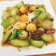 Hình ảnh Tràng trứng xào giá mướp