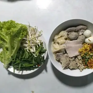 Hình ảnh Hủ tíu mì hoành thánh thập cẩm
