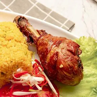 Hình ảnh Cơm gà xối mỡ đùi