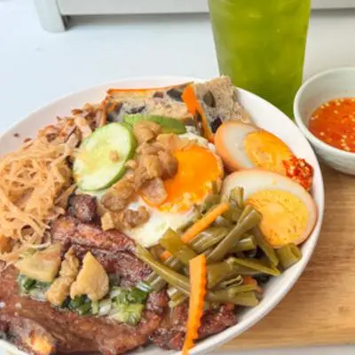 Hình ảnh Dâu Bà 6 Hường - Cơm Tấm Long Xuyên - Trần Đình Xu