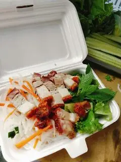 Hình ảnh Bánh hỏi heo quay