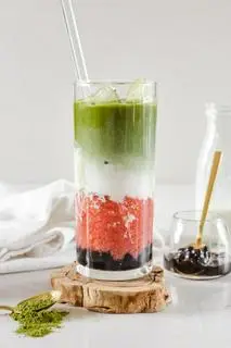 Hình ảnh Matcha latte dâu