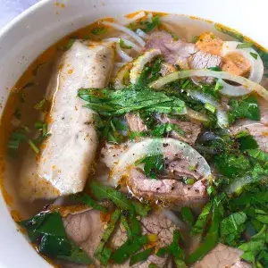 Hình ảnh Bún bò tái chả