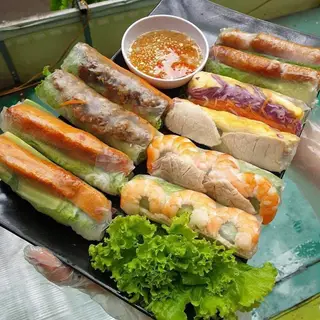 Hình ảnh Gỏi cuốn Nem Ốc / giá 2 chiếc 