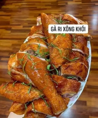 Hình ảnh Gà hun khói nửa con (ăn mát) + xôi nếp hành phi