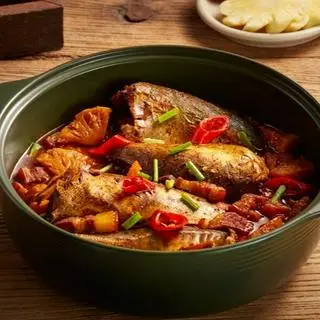 Hình ảnh Cơm cá nục kho thơm