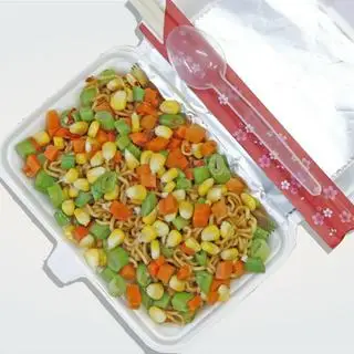 Hình ảnh Mì trộn rau củ