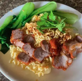 Hình ảnh Mì trộn xá xíu