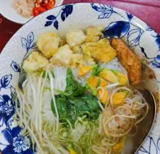 Hình ảnh Bún cá - hột vịt lộn
