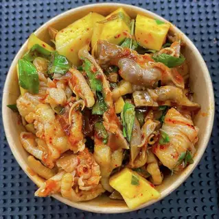 Hình ảnh Chân gà mix mề gà sốt Thái - phần nhỏ