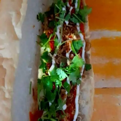 Hình ảnh Bánh Mì Pate Đặc Biệt + Trà Kim Quất