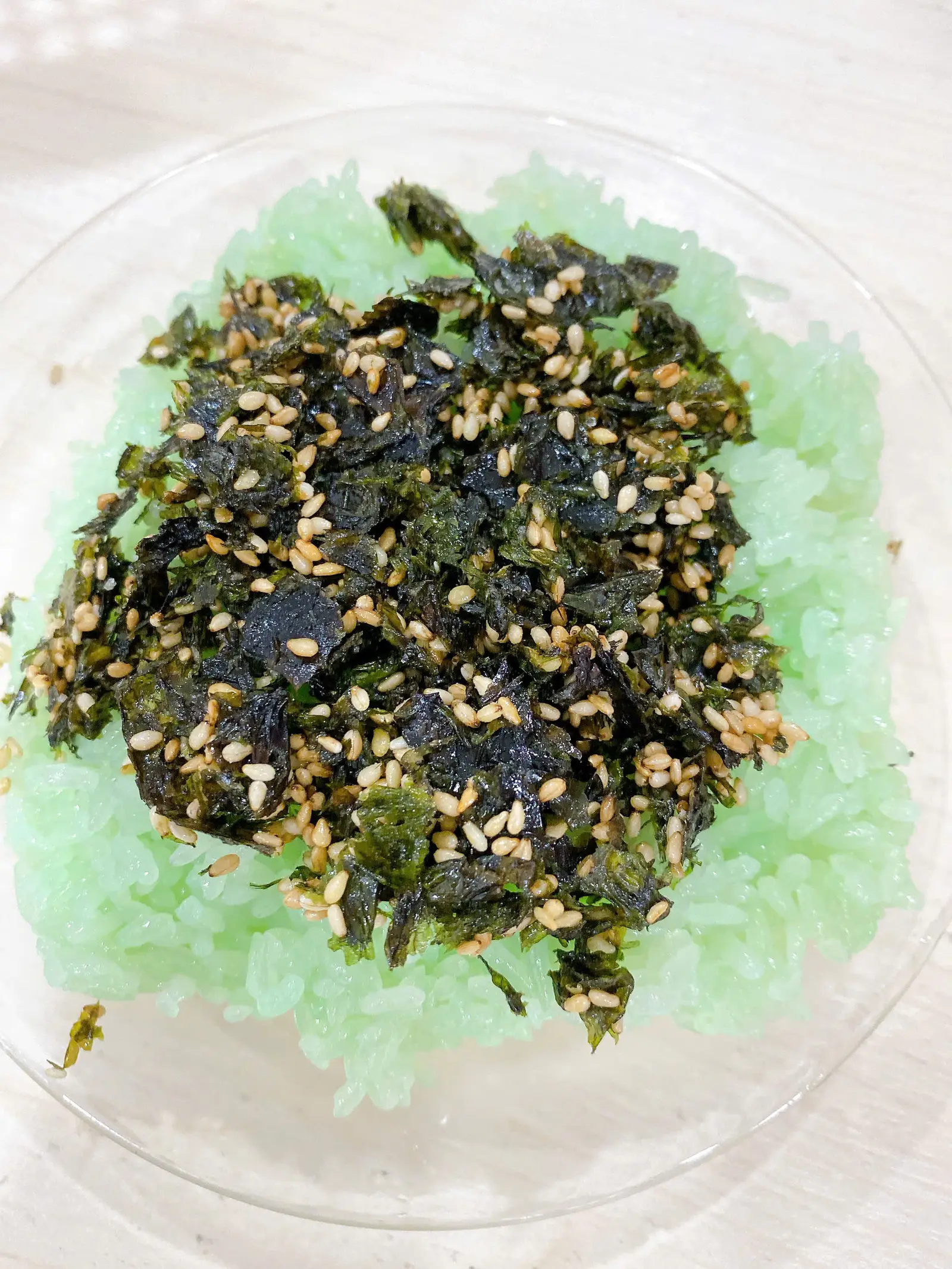 Hình ảnh Xôi lá dứa rong biển mè