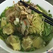 Hình ảnh Hủ tiếu khô hoành thánh - xương