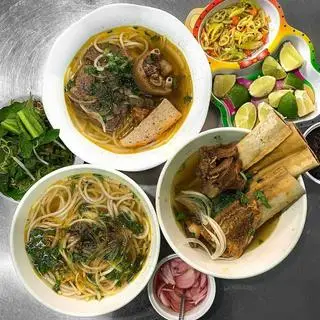 Hình ảnh Bún bò Huế xương sụn bò