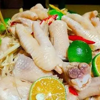 Hình ảnh Chân gà ngâm xả ớt