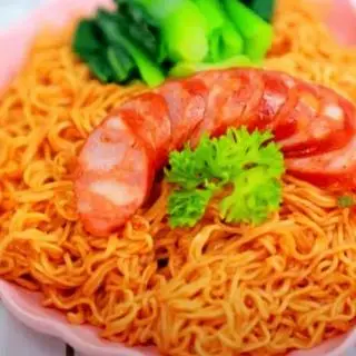 Hình ảnh Mì trộn xúc xích