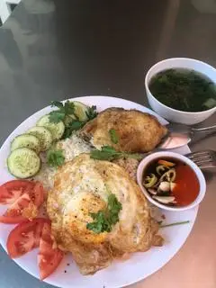 Hình ảnh Cơm chiên gà - trứng - má đùi