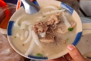Hình ảnh Bánh canh bột gạo sắt xương