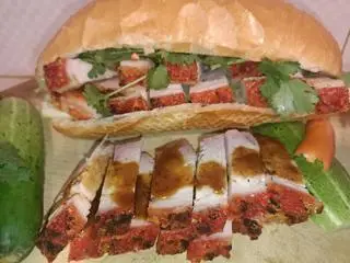 Hình ảnh Bánh mì heo quay