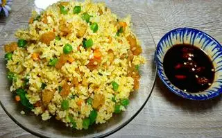Hình ảnh Cơm dương châu chay