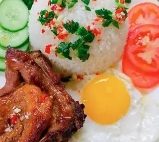 Hình ảnh Cơm sườn trứng ốp la